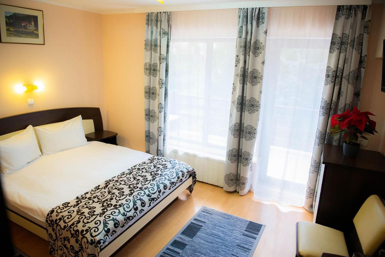 Casa Maia Hotel Buşteni Buitenkant foto