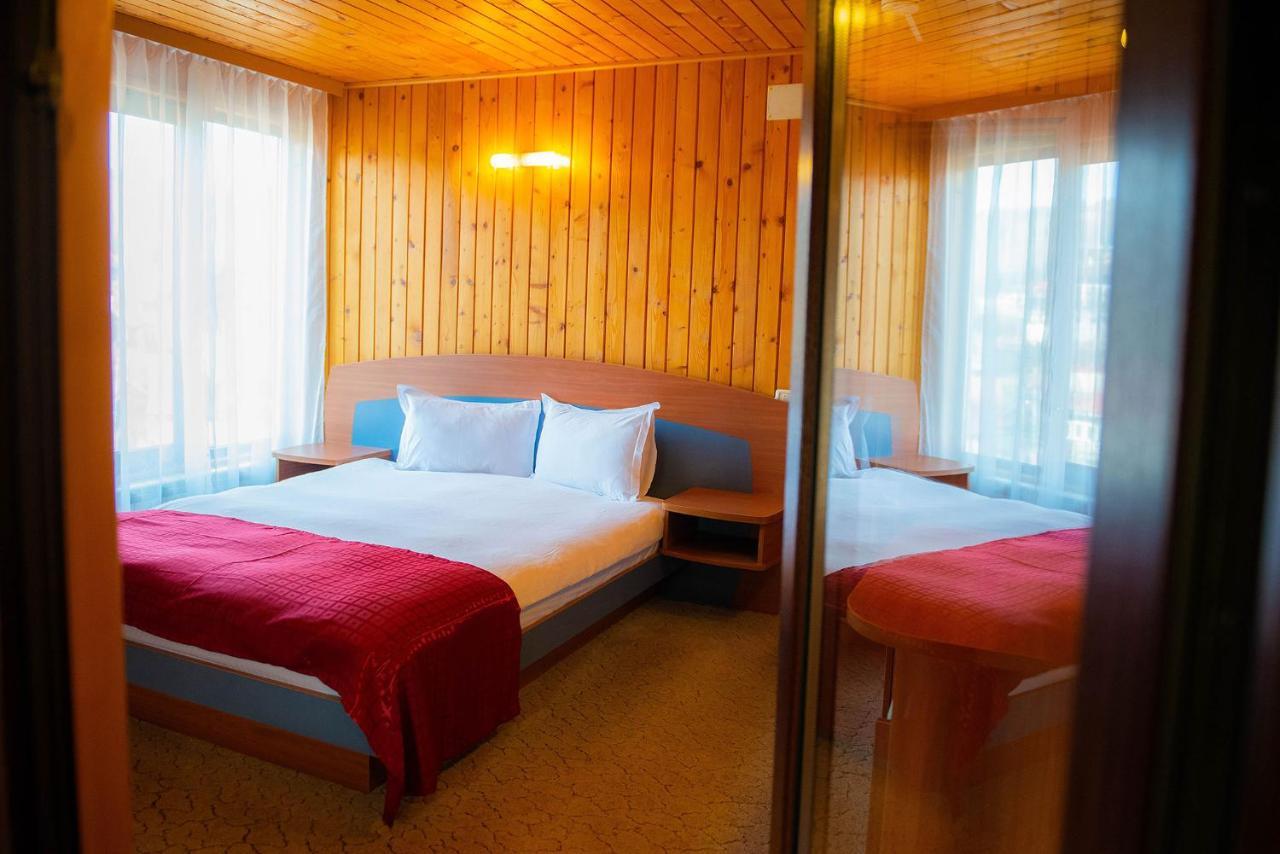 Casa Maia Hotel Buşteni Buitenkant foto