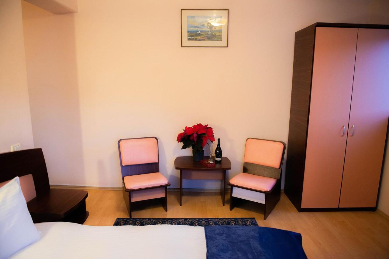 Casa Maia Hotel Buşteni Buitenkant foto