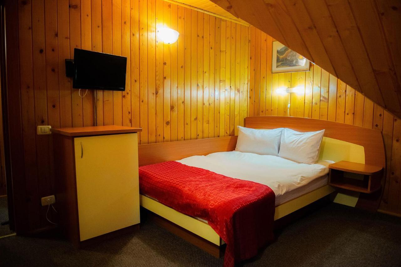 Casa Maia Hotel Buşteni Buitenkant foto