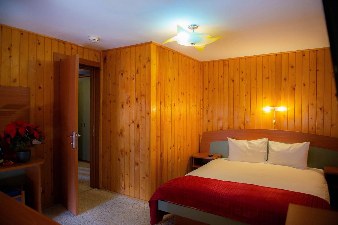 Casa Maia Hotel Buşteni Buitenkant foto